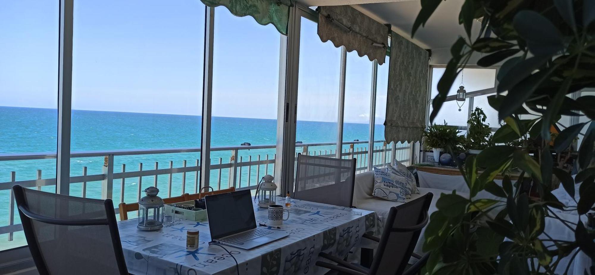 Blue Double Private Room At Front Beach - Habitacion Doble En La Playa Valencia Exterior photo